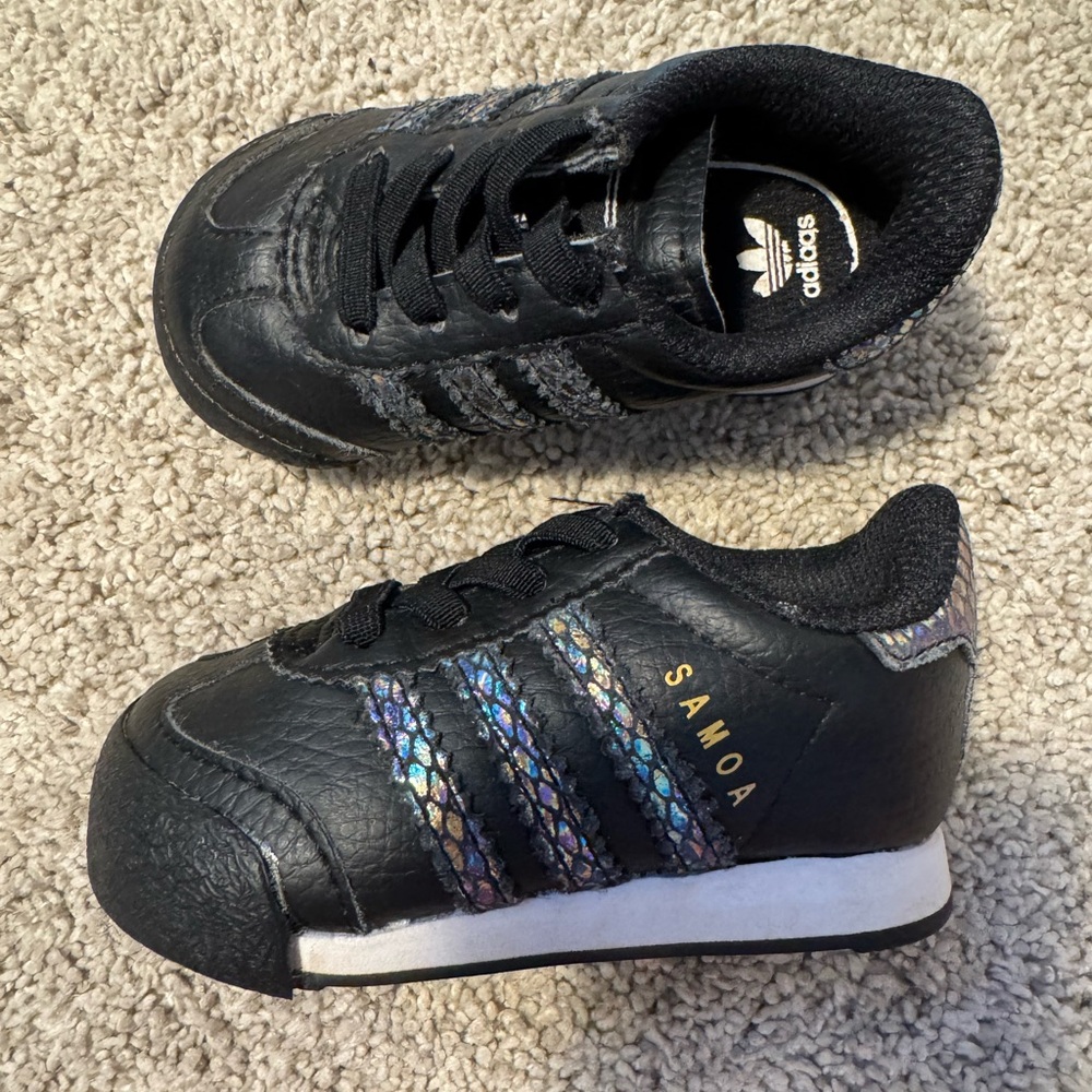 Adidas Samoa Size 4 Toddler Black with Iridescent Accents